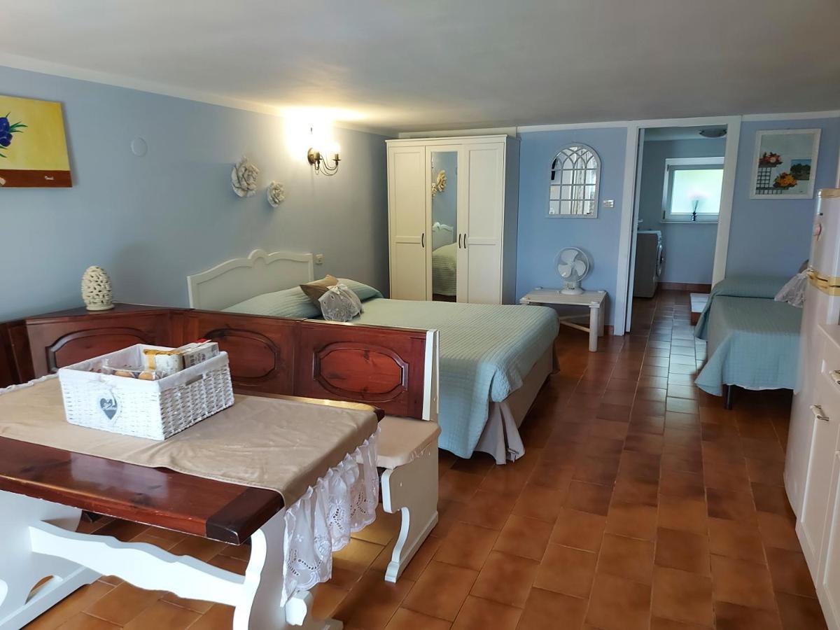 Casa Vacanza Fiori Di Maggio Pulsano Exterior foto