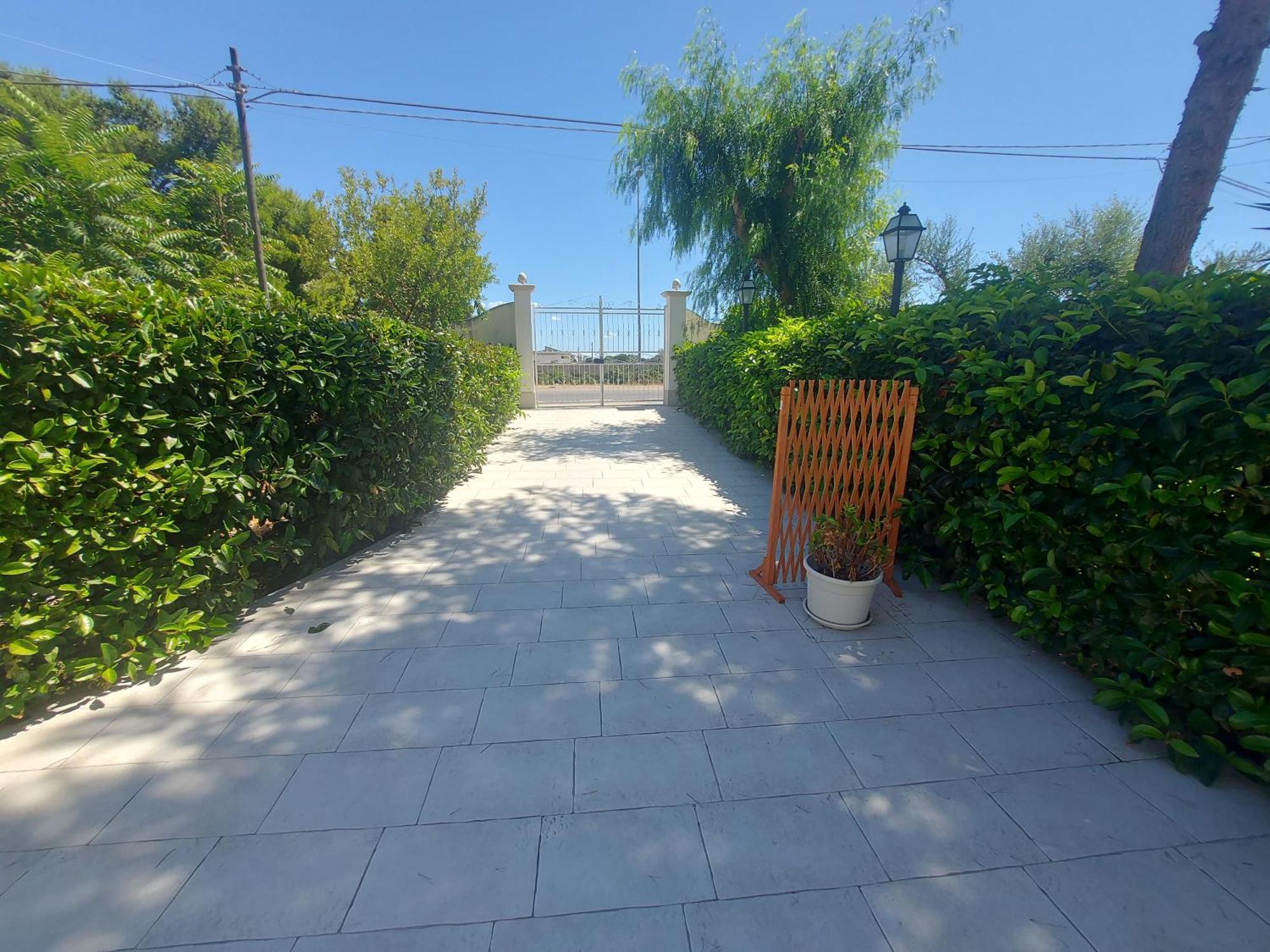 Casa Vacanza Fiori Di Maggio Pulsano Exterior foto